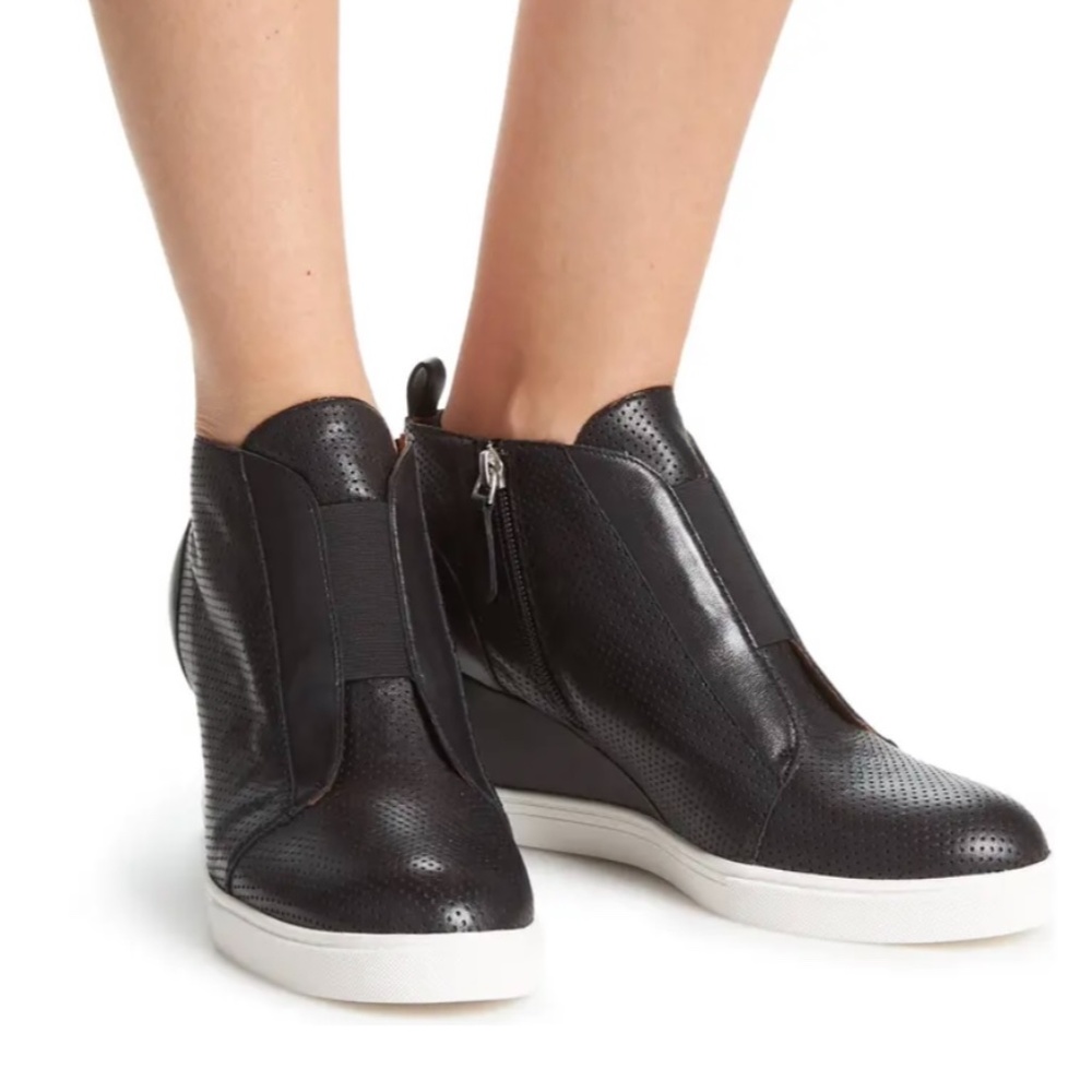 **SALE Linea Paolo Felicia Wedge Sneaker Black 8